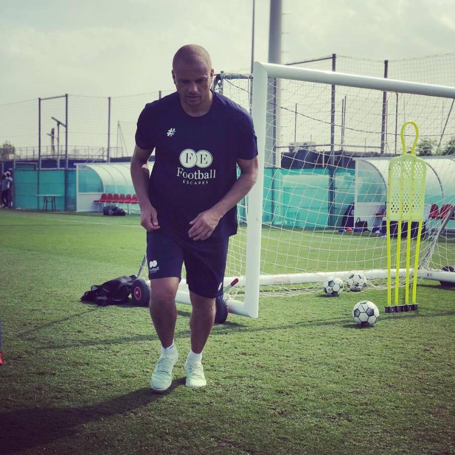 Según Mirror, el que fuera campeón de siete títulos de Premier League, dos Champions, una Copa Intercontinental y un Mundial de Clubes, además de casi una decena de trofeos coperos en Inglaterra, ha estado en el punto de mira de la HM Revenue &amp; Customs (HMRC) de su país y las autoridades han hecho buena la solicitud del organismo para declarar en bancarrota al laureado defensa.