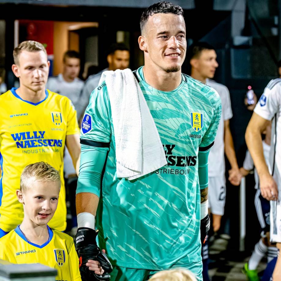 Más adelante, el club, RKC Waalwijk se pronunció sobre el estado del guardameta tras el impactante acontecimiento en pleno partido.