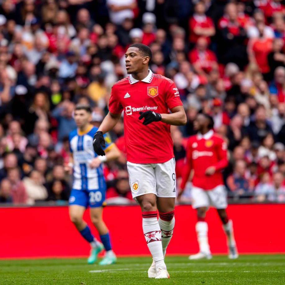 Según detalla Sky Sports, Anthony Martial no entra en los planes del Manchester United y tiene dos opciones: el Fenerbahçe y el fútbol árabe.