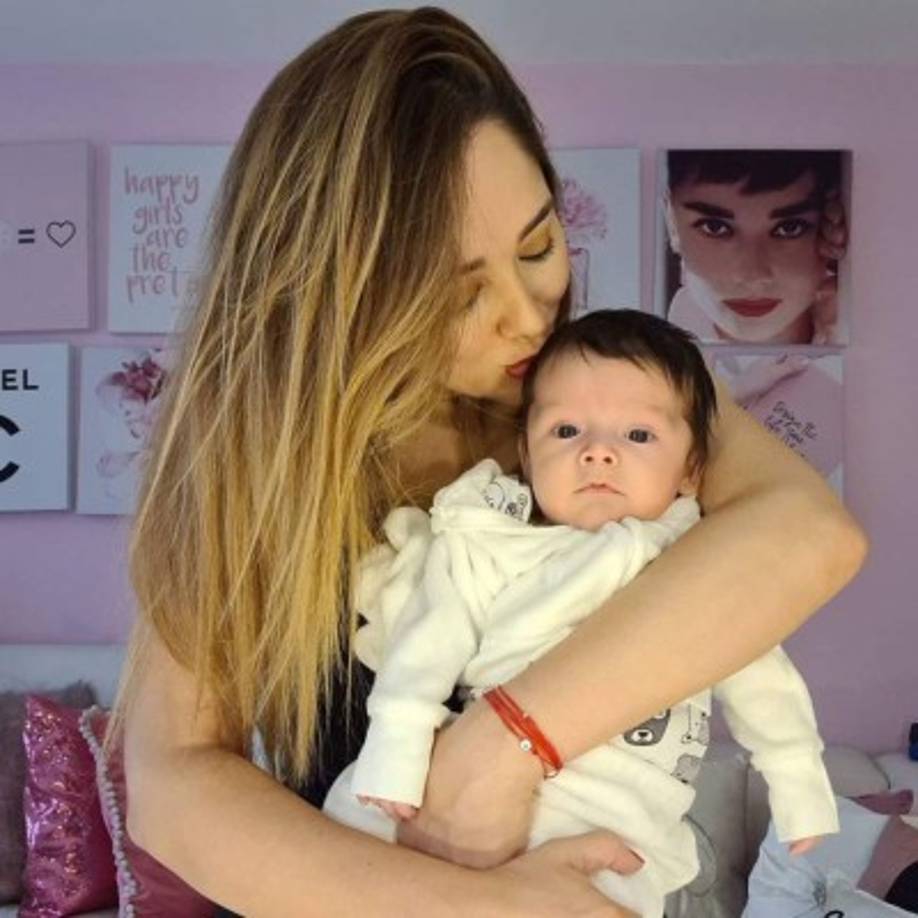 La artista mexicana no ha revelado la identidad del padre de su vástago.