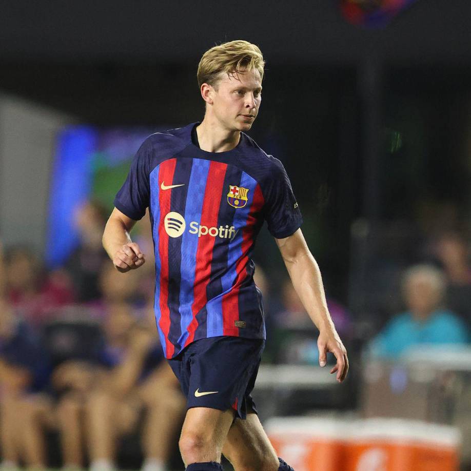 El presidente del Barça, Joan Laporta, habló sobre el futuro de Frenkie de Jong en un acto en la gira por Estados Unidos. “Frenkie de Jong es jugador del Barça. El club quiere que se quede y él quiere quedarse. Haremos lo posible para que se quede y espero que él también haga lo posible para quedarse”.