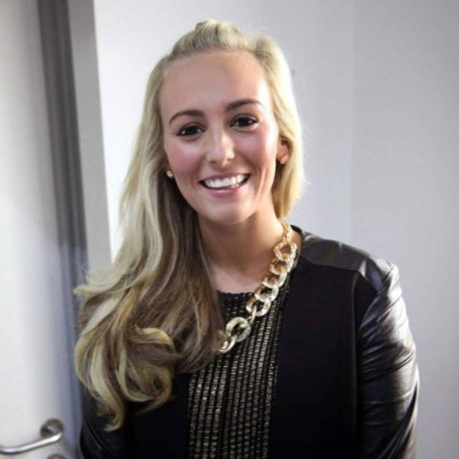 Toni Duggan además de ser futbolista reside en Inglaterra al igual que el Kun.