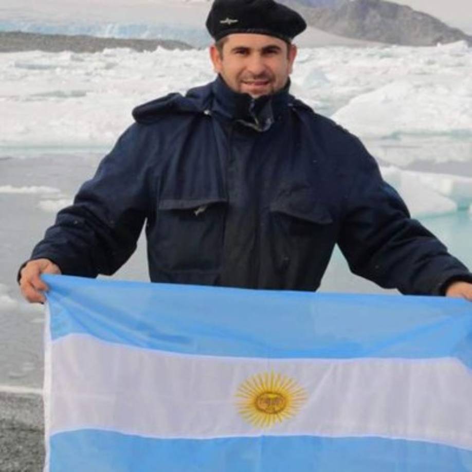 Hernán Ramón Rodríguez, suboficial primero. Era el jefe de máquinas y trabajaba en el submarino hace nueve años. Hernán estaba casado.