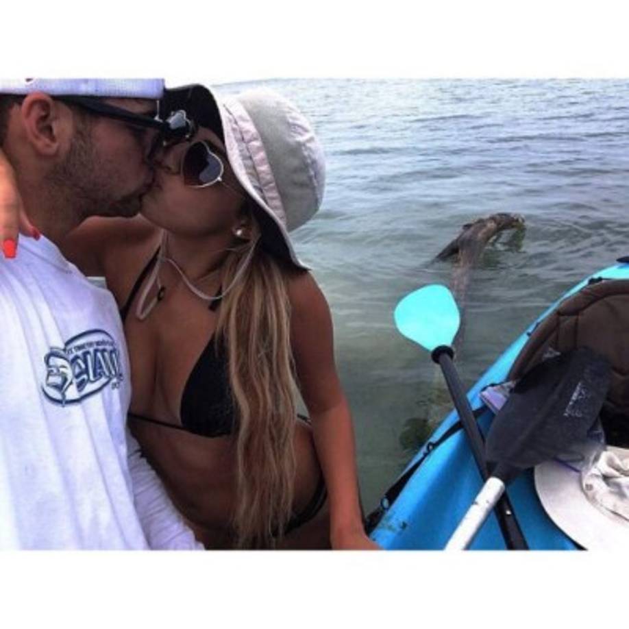 La joven acostumbra a mostrar fotografías de sus relaciones.