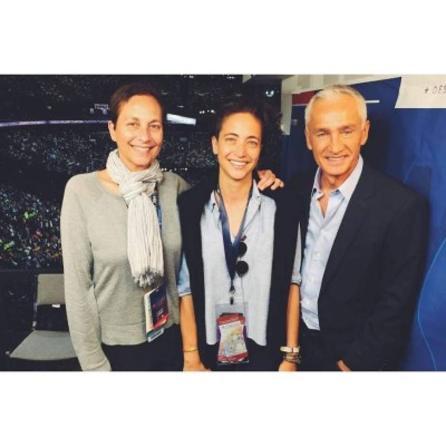 3. La primera esposa de Ramos se llama Gina Montaner y es hija del escritor cubano Carlos Alberto Montaner. La pareja contrajo matrimonio en los ochentas y procrearon a Paola Ramos, su única hija, quien nació en 1988. Jorge y Gina se divorciaron un poco después pero, según lo demuestra su primogénita en su cuenta de Instagram, ambos llevan una relación amistosa.