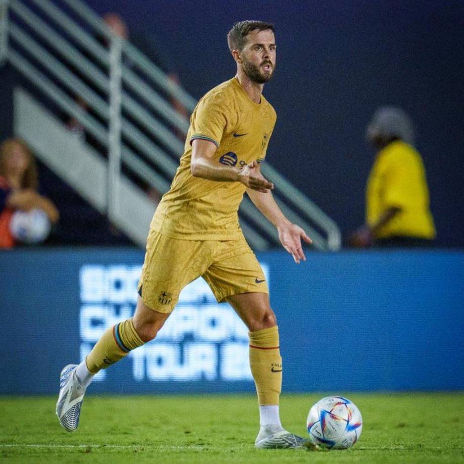 Según Calciomercato, el centrocampista Miralem Pjanic dejaría al FC Barcelona y estaría volviendo a la Juventus.