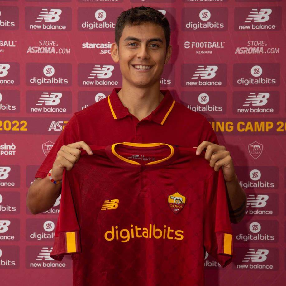 El atacante argentino Paulo Dybala, que fue dejado libre por la Juventus, eligió unirse a la Roma, anunció el club de la capital italiana, donde ‘La Joya’ confía en dar un nuevo impulso a su carrera. Según el diario La Gazzetta dello Sport, Dybala recibirá unos 6 millones de euros (6,1 millones de dólares) al año como salario y firmó hasta el 2025.