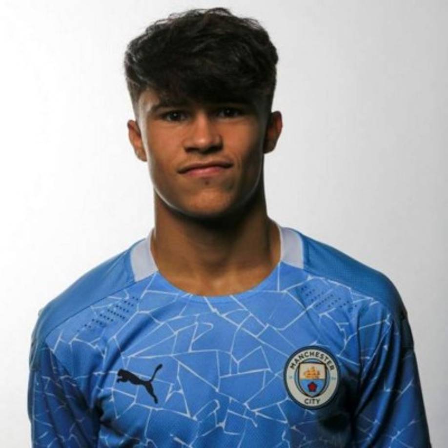 El Manchester City sigue fichando a jóvenes promesas y esta vez se ha llevado a una perla del FC Barcelona. Se trata de Juan Larios, un joven lateral español de 16 años con mucha proyección y que ha apostado por irse a Inglaterra y por aceptar una oferta económica del City que está lejos del alcance de la que le podía plantear el Barça.