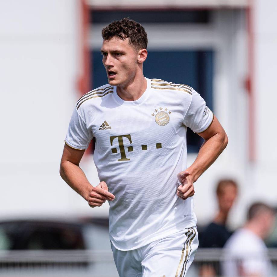 El jugador del Bayern Múnich, Benjamin Pavard, está de acuerdo en emigrar a Londres para unirse a la plantilla del Chelsea. Según información de Sport Bild, el francés vería con buenos ojos el cambio al club blue, pero primero el equipo de la Premier League debe hacer una oferta “seria” por él.