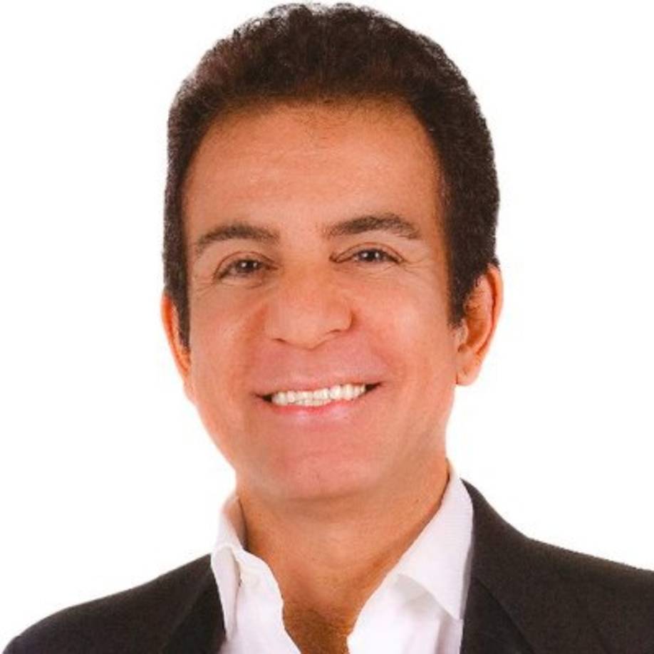 Salvador Nasralla - Partido Salvador de Honduras (PSH) - El connotado presentador televisivo buscará, por tercera ocasión, convertirse en presidente. Compitió en 2013, con el naciente Partido Anticorrupción (PAC). En 2017, tras perder dicha institución política, se convirtió en la figura elegida por la Alianza de Oposición (junto a Libre y Pinu). En esa ocasión, en controversiales elecciones, Nasralla quedó al margen. Ahora, con el PSH, buscará alcanzar acuerdos con otros partidos y representantes, en una posible alianza, aunque conflictos internos en su partido han causado un cisma que podría dejarlo sin partido, por segunda ocasión.