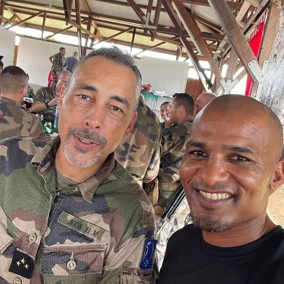 “Tuve el honor de recibir la medalla IHEDN (acrónimo de honor de la Defensa Nacional) de manos del general Le Bouil durante mi participación en la ceremonia de clausura en Marsella de la 239ª sesión en la región Provenza-Alpi-Costa Azzurra.