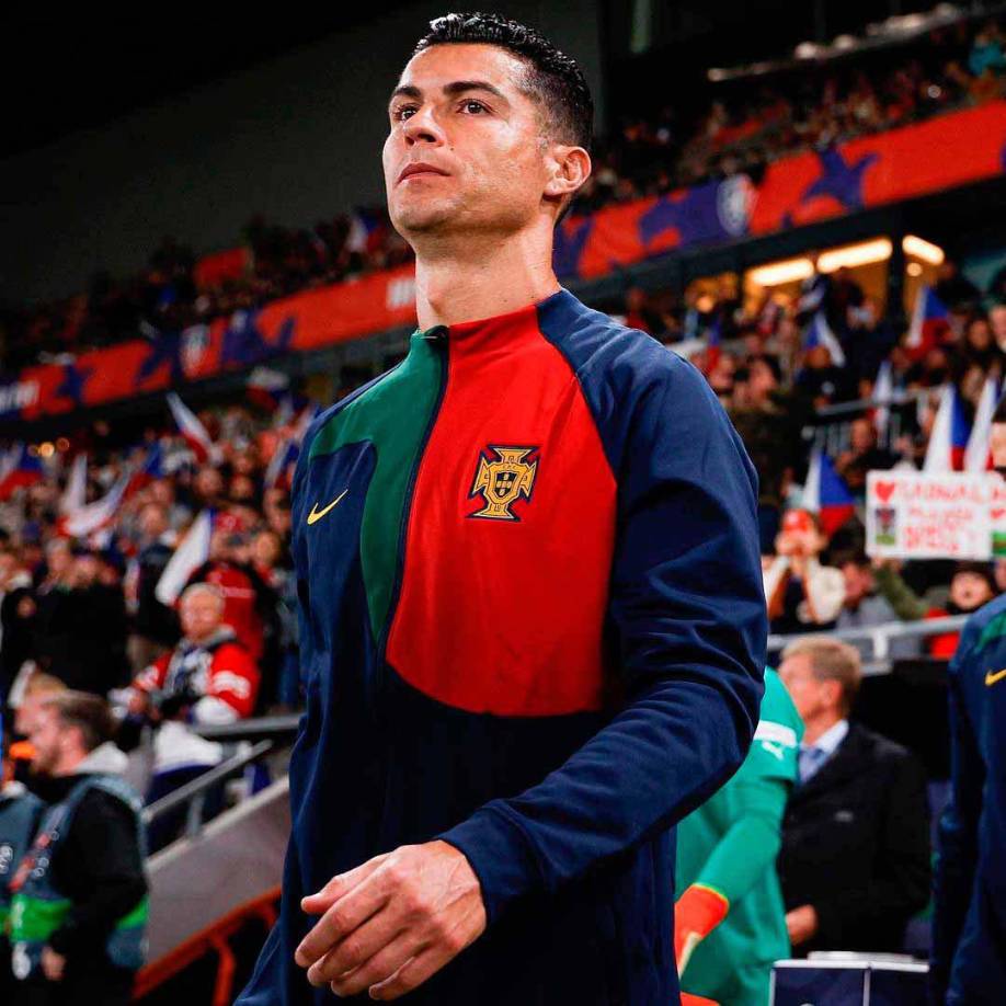 Cristiano Ronaldo : Es delantero del Manchester United de Inglaterra y de la Selección de Portugal. El jugador recién adquirió una mansión que está considerada como la propiedad más cara de Portugal, valuada en 21 millones de euros. 