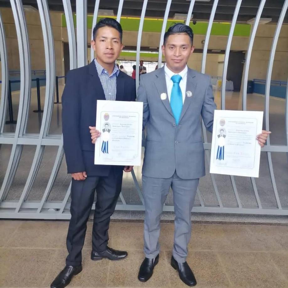 “Esfuerzo + disciplina + perseverancia = éxito”, publicó el hondureño en su cuenta de Facebook. 