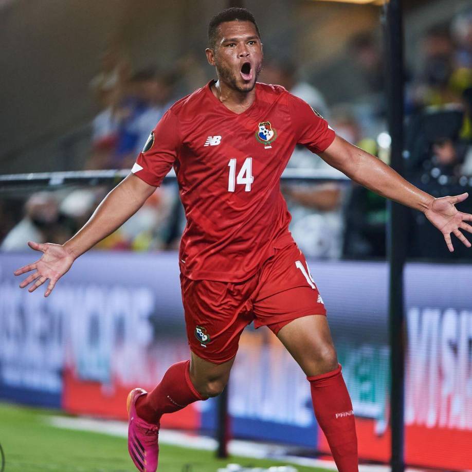 Rolando Blackburn - El Marathón pretende fichar a goleador centroamericano y seleccionado nacional de Panamá. El atacante de 33 años que ha pasado por clubes como Saprissa (Costa Rica), Comunicaciones (Guatemala), FAS (El Salvador), Alajuelense (Costa Rica), Tauro (Panamá).