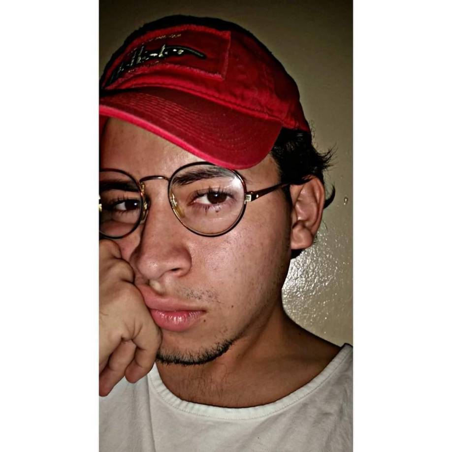 Agentes de la policía llegaron minutos después, pero no informaron sobre capturas relacionadas con el crimen contra el joven. 