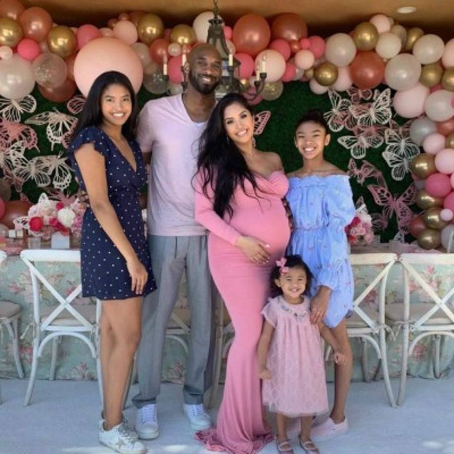 'Eres la base de todo lo que apreciamos. Te amo', le dedicó a Vanessa Bryant el pasado 12 de mayo para celebrar el Día de la Madre. En la imagen junto a sus tres hijas, la pequeña Capri no había nacido.