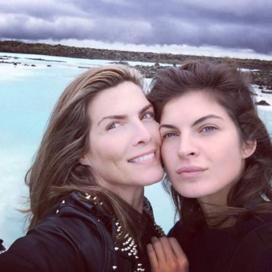 Montserrat Oliver, de 49 años con su novia la modelo Yaya Kosikova, 29.
