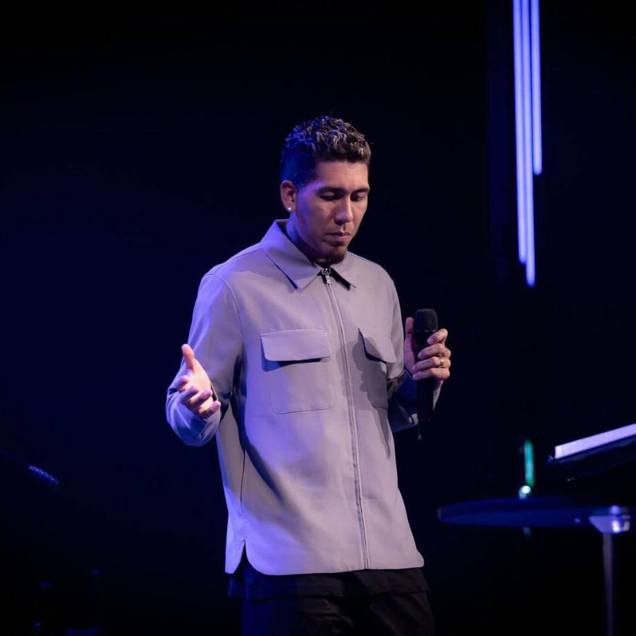 Asimismo, reveló que el acto de consagración se celebró el domingo, en donde compartió numerosas fotos del evento.