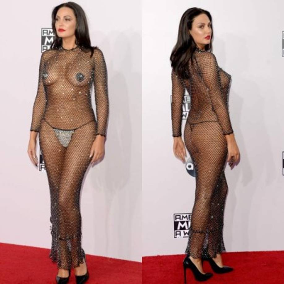 La cantante, modelo y actriz libanesa, Bleona Qereti, sorprendió con un 'vestido' de red que dejaban ver su ropa interior y sus pezoneras. Lamentablemente este outfit es más vulgar que elegante. <br/>