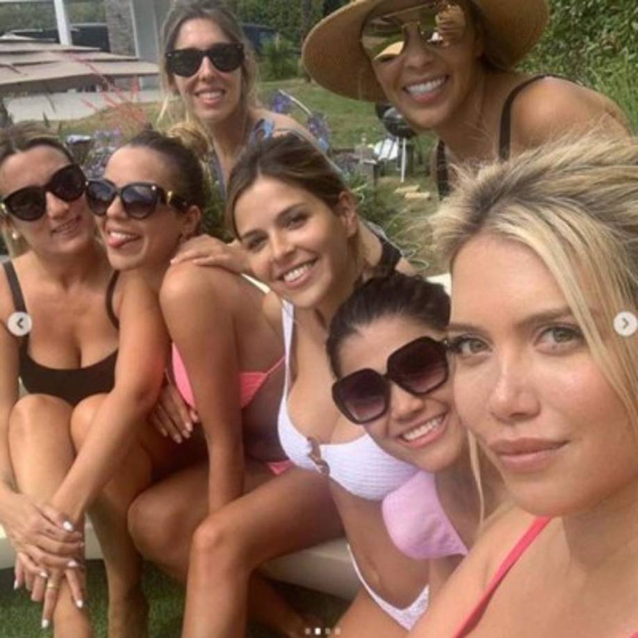 Wanda Nara y el resto de esposas de los jugadores del PSG se tomaron varias fotografías; lucieron radiantes.