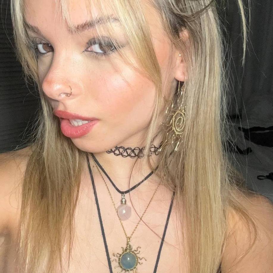 Esto le llamó la atención, pero lo que más la desconcertó fue la respuesta evasiva de su acompañante, que intentó tranquilizar la situación asegurando que “Mica” era solo una amiga.