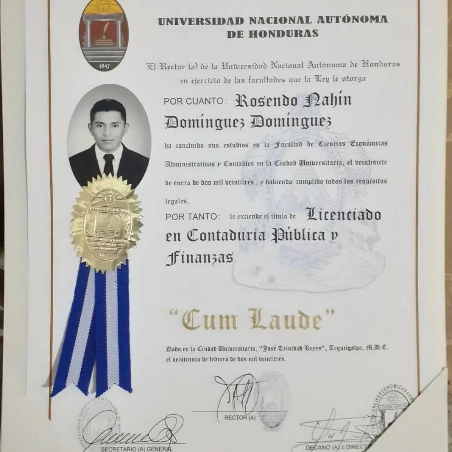 El segundo como Licenciado en Contaduría Pública y Finanzas. 