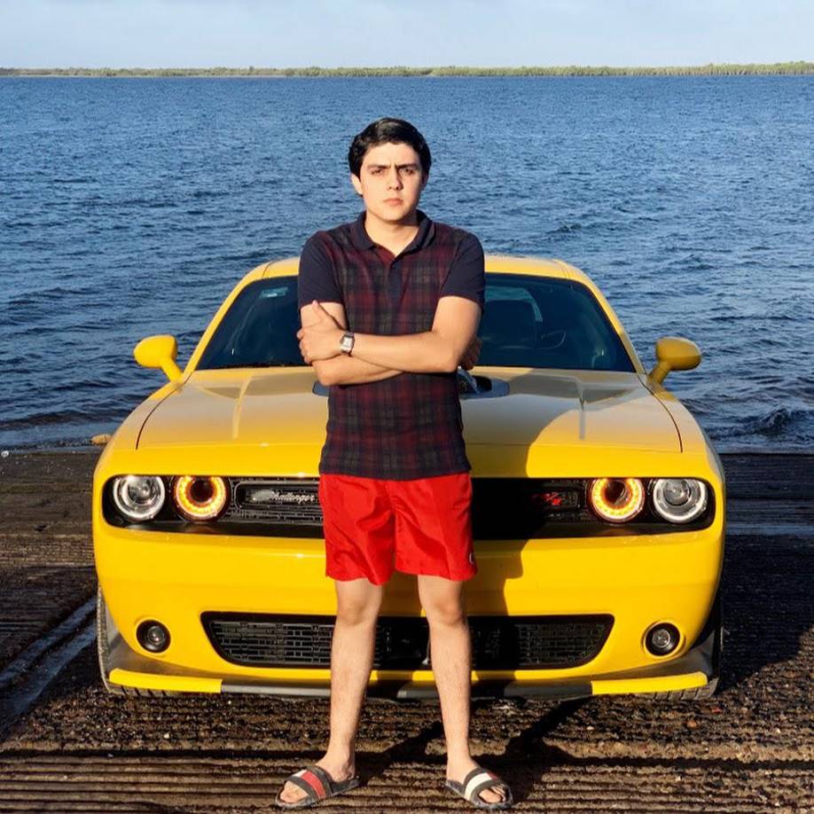 El influencer apareció llorando en tres de las cuatro historias que subió a su Instagram oficial, después de que fuera vinculado a dos personajes ligados al narcotráfico.