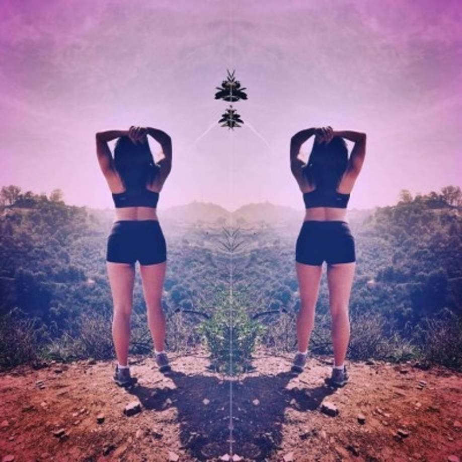 Con apenas dieciocho años de edad la joven actriz ya nos deja con la boca abierta gracias a sus curvas y a su manera de defenderlas.