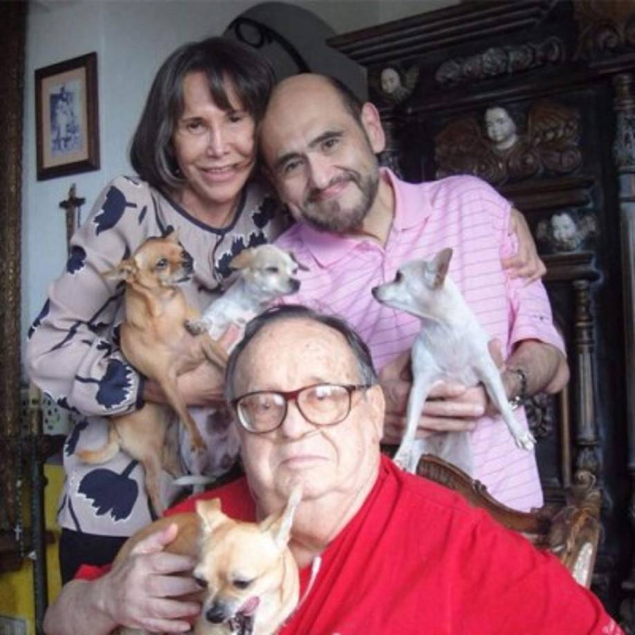Hace unas semanas Edgar Vivar recordó su gran amigo, justo el día de su aniversario luctuoso. El actor compartió un emotivo momento y una conmovedora frase.<br/><br/>'Fue el último abrazo que pude darte... Hoy te sigo recordando maestro, amigo', escribió el histrión mexicano en su cuenta de Twitter.<br/>