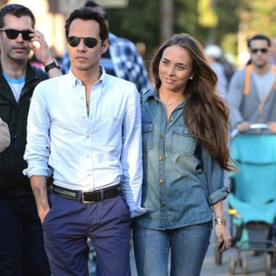 El exmarido de Jennifer López después de terminar con la cantante se le vio en las calles disfrutando de un nuevo idilio sentimental con la joven Chloe Green --heredera del emporio británico Topshop.