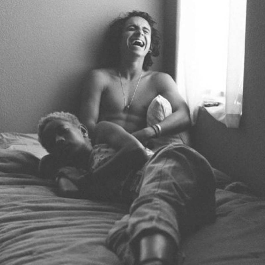 En el 2014 lLa hija de Will Smith apareció en unas fotografías con el actor Moises Arias, provocando comentarios negativos por los 13 años de edad de la joven.