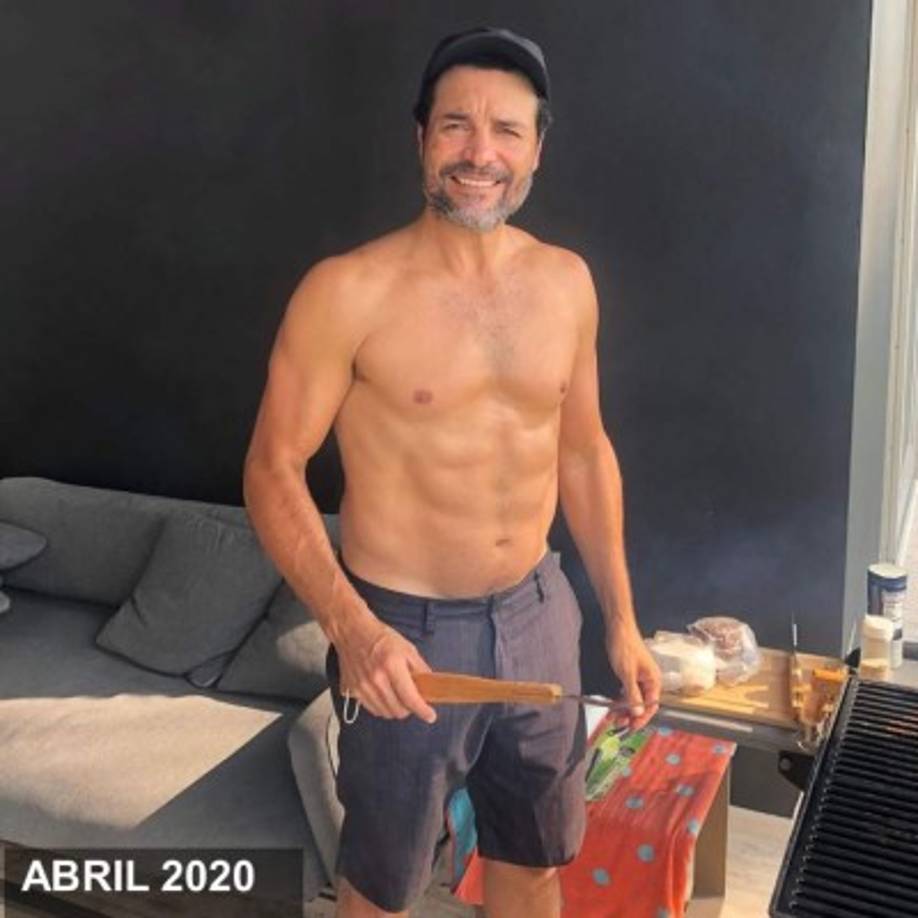 Las imágenes causaron furor entre sus fanáticas, quienes no dudaron en llenar de piropos a Chayanne.