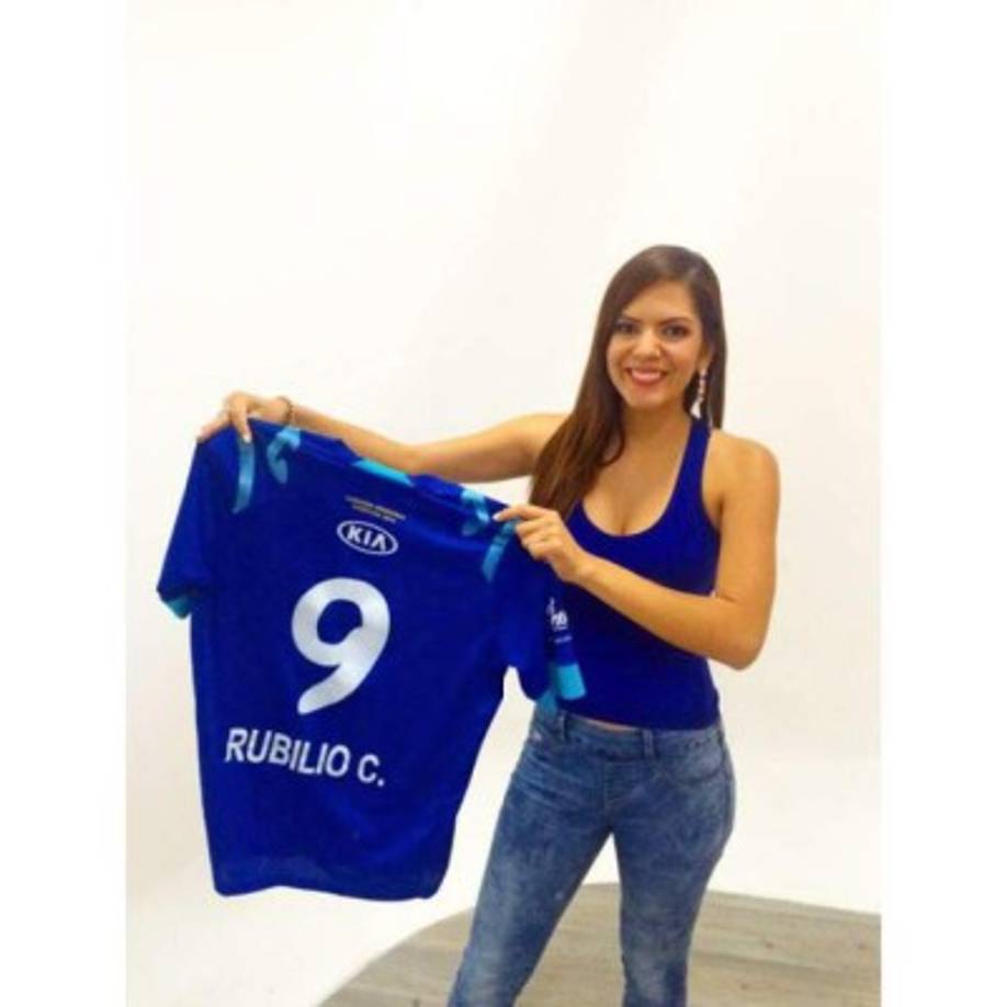 La presentadora de televisión Melissa Valeriano se dio a conocer como fiel aficionada de Motagua.