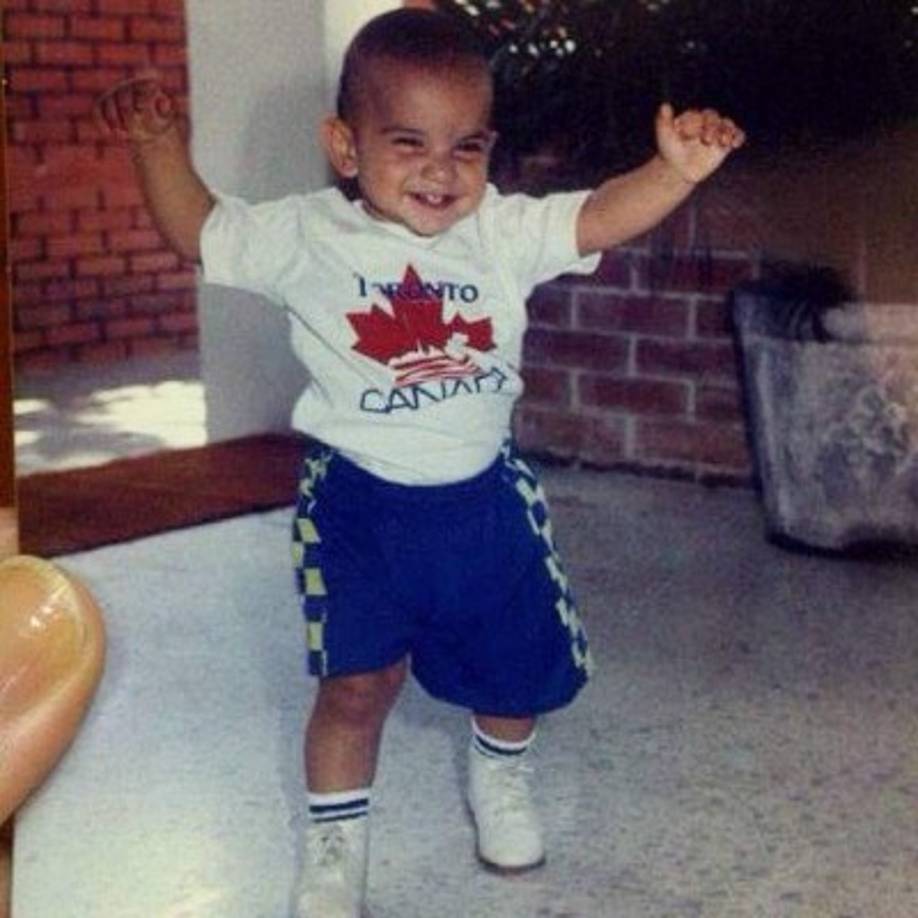 Juguetón y divertido lucía en esta foto el baterista Luis Felipe Faraj.