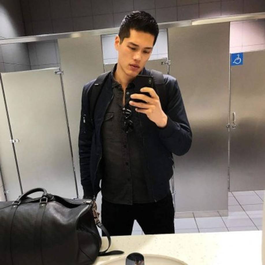 A través de la red Tim proyecta una vida común, bueno, más una vida de modelo que de guardaespaldas.