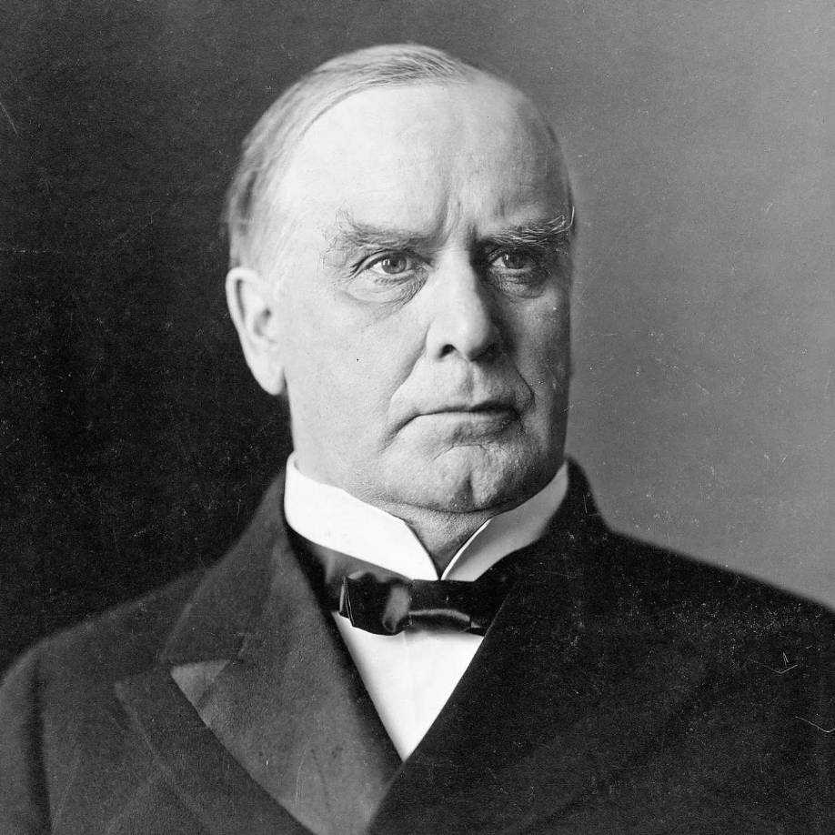 WILLIAM MCKINLEY: En 1901 el presidente McKinley asistía a un concierto en la ciudad de Buffalo (estado de Nueva York) cuando fue disparado dos veces en el abdomen por un anarquista llamado Leon Czolgosz, quien más tarde escribió que había matado a McKinley por ser “un enemigo del buen pueblo trabajador”.