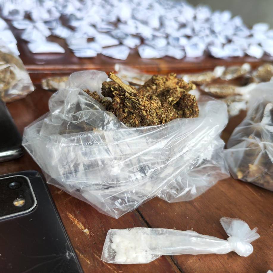 Según las autoridades policiales la tenencia de estos artículos puede desencadenar una serie de inconvenientes al interior de los Centros Penales, ya que estos pueden ser motivo de peleas o ser modificados para convertirlos en armas contra otros reclusos.