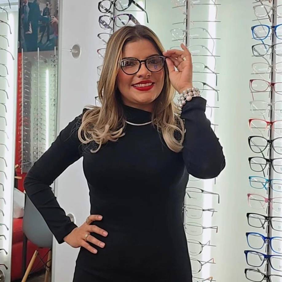 Saraí Espinal es una de los rostros más queridos de la televisión hondureña, con su carisma e inteligencia se ha ganado el corazón de cientos de hondureños que la siguen en sus redes sociales.