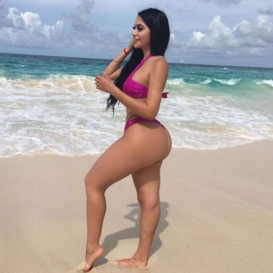 Aunque hay quienes dudan de que su aspecto sea natural, ella asegura que su figura es resultado del ejercicio y meticuloso cuidado.