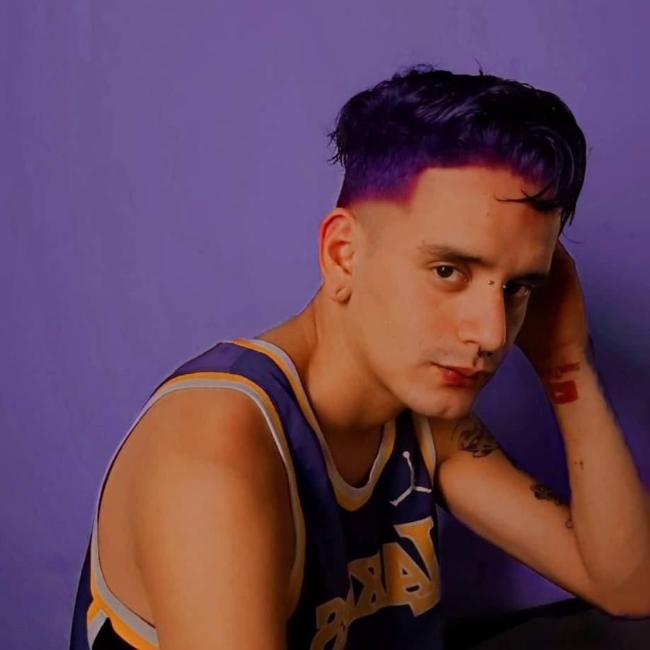 “Neeki Cruuz” luchaba contra sus problemas de adicción a las drogas, el alcohol y problemas de ansiedad.