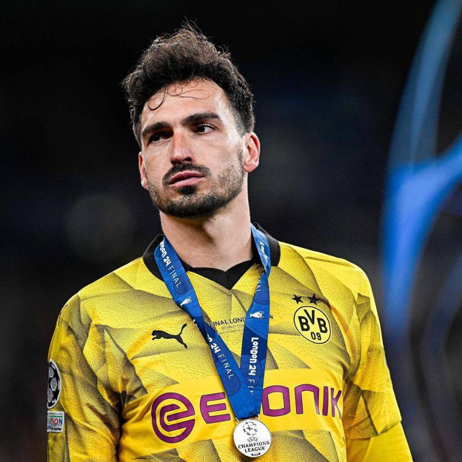 El Real Madrid no tiene como opción incorporar a Hummels. El alemán no cumple los parámetros hipotéticos que haría a la entidad a acudir al mercado de fichajes.