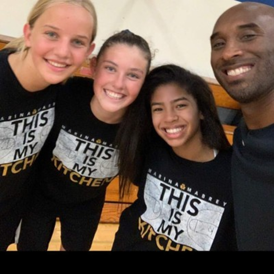 Gigi era una de las adoraciones de Kobe, ella estaba siguiendo los pasos de padre en el baloncesto y otros deportes, por lo que regularmente la acompañaba a sus entrenamientos.