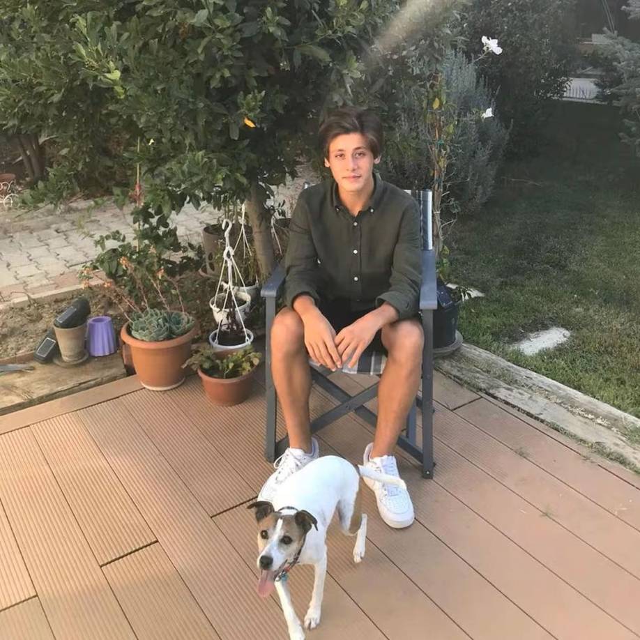 Arda Güler se fue haciendo en uno de los habituales en el esquema del Fenerbahçe y hasta se convirtió en el goleador más joven del equipo en la historia de la liga turca cerrando con 16 partidos, tres tantos y cinco asistencias.