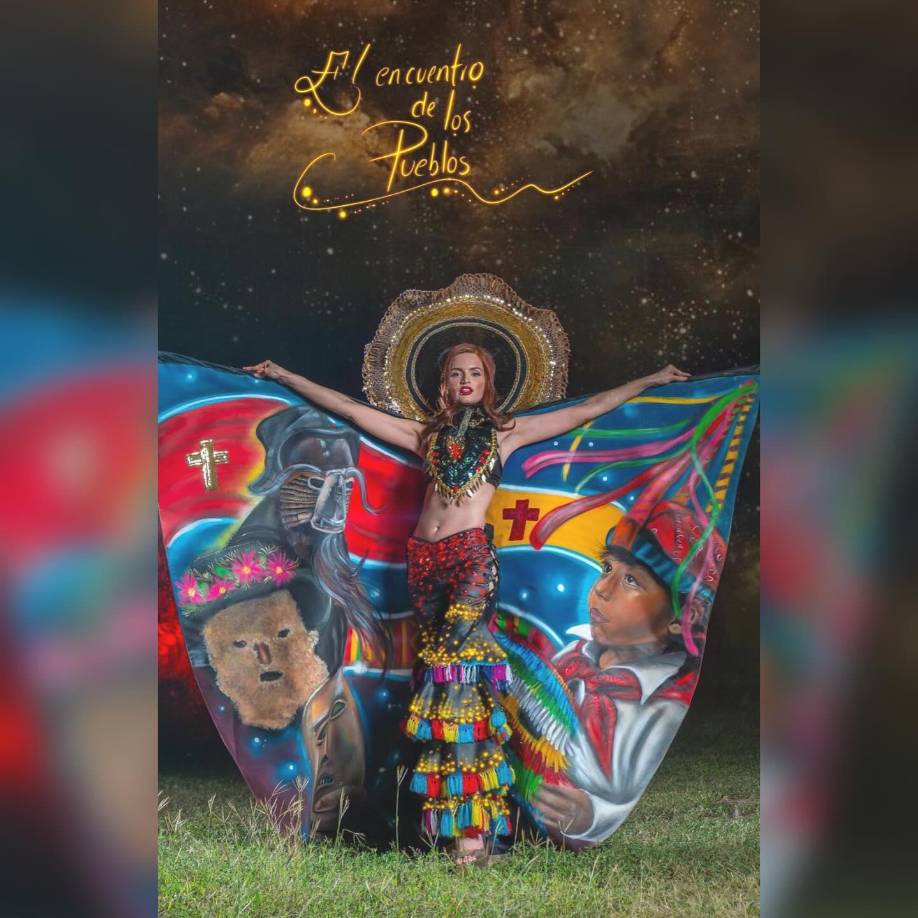 Y es que la preciosa hondureña sorprendió a todos con la presentación de su traje típico.