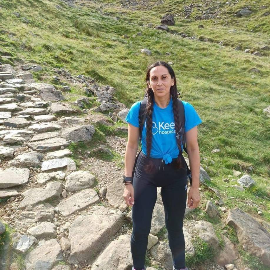 La policía encontró a Juliana y a sus dos hijos gravemente heridos por los disparos. A pesar de los esfuerzos por salvarlos, los tres fallecieron en el departamento.