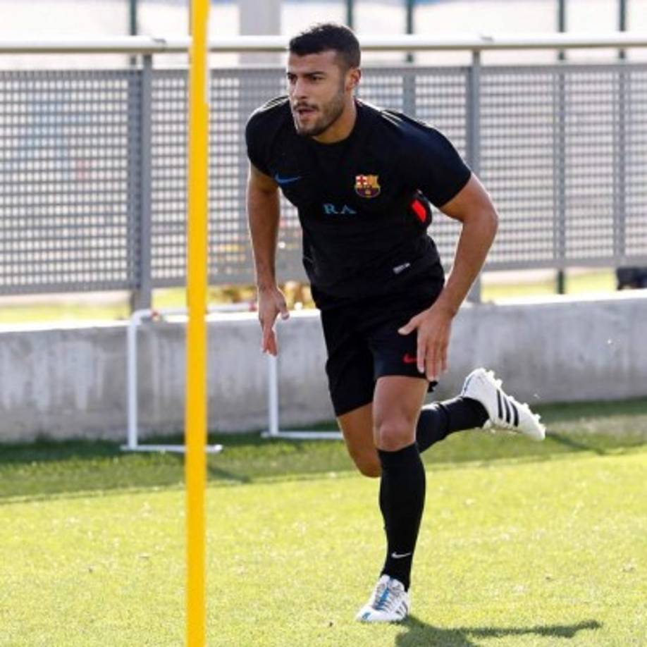 El FC Barcelona tiene una oferta encima de la mesa del Inter de Milán para desprenderse de los servicios de Rafinha Alcántara hasta final de temporada. Los culés están esperando a que los neroazurros acepten sus condiciones para sellar la salida del centrocampista brasileño ya que esperan imponer una opción de compra de 25 millones de euros, aunque varios medios italianos insinúan que el acuerdo estaría muy cercano. Según informa ‘La Gazzetta dello Sport’ el Barça habría rechazado la primera propuesta del Inter de Milán, que era una cesión gratuita con opción de compra de 23 millones de euros, y ahora el director deportivo Piero Ausilio habría concertado una reunión con Mazinho, padre y representante de Rafinha, para ultimar los detalles de la oferta definitiva con la que conseguir la incorporación del canterano azulgrana. El conjunto ‘neroazurro’ ya tendría preparada la oferta que presentará de nuevo al equipo culé.