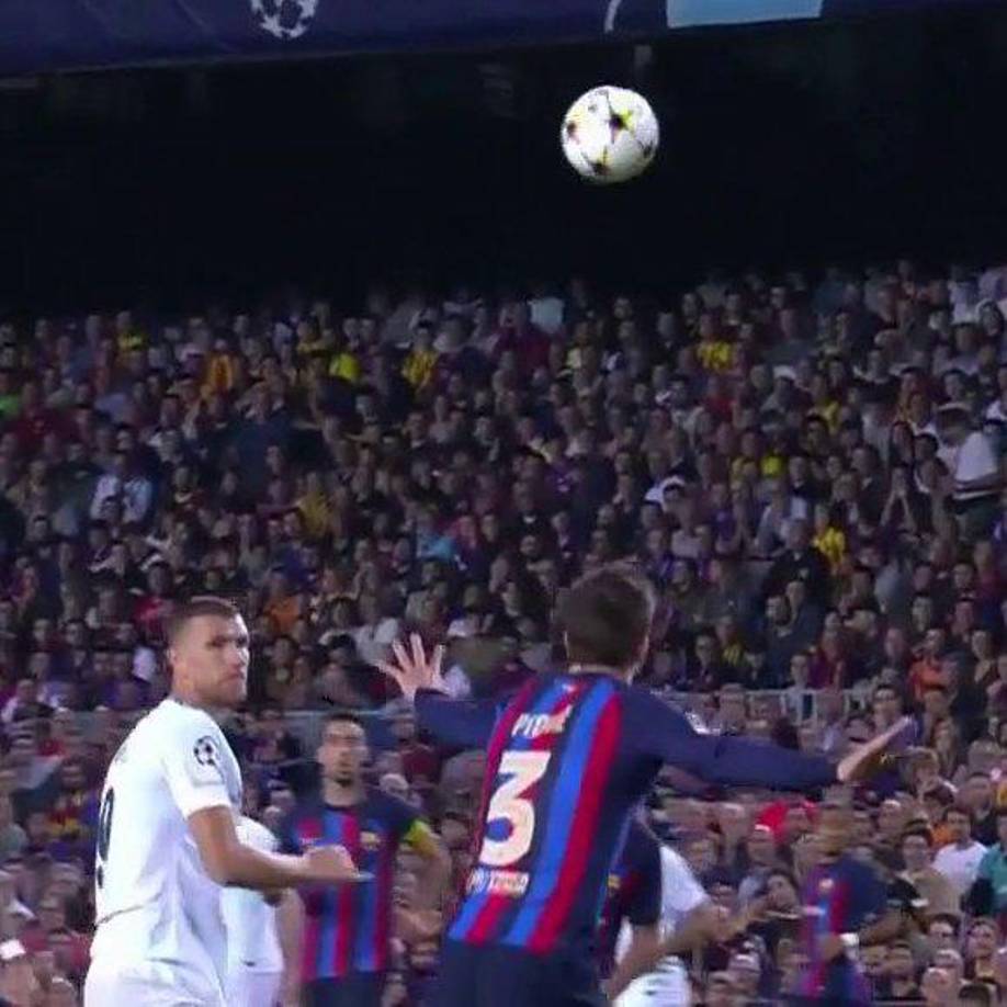 Gerard Piqué cometió un grave error en el gol de Barella e inmediatamente la afición del FC Barcelona lo señaló.