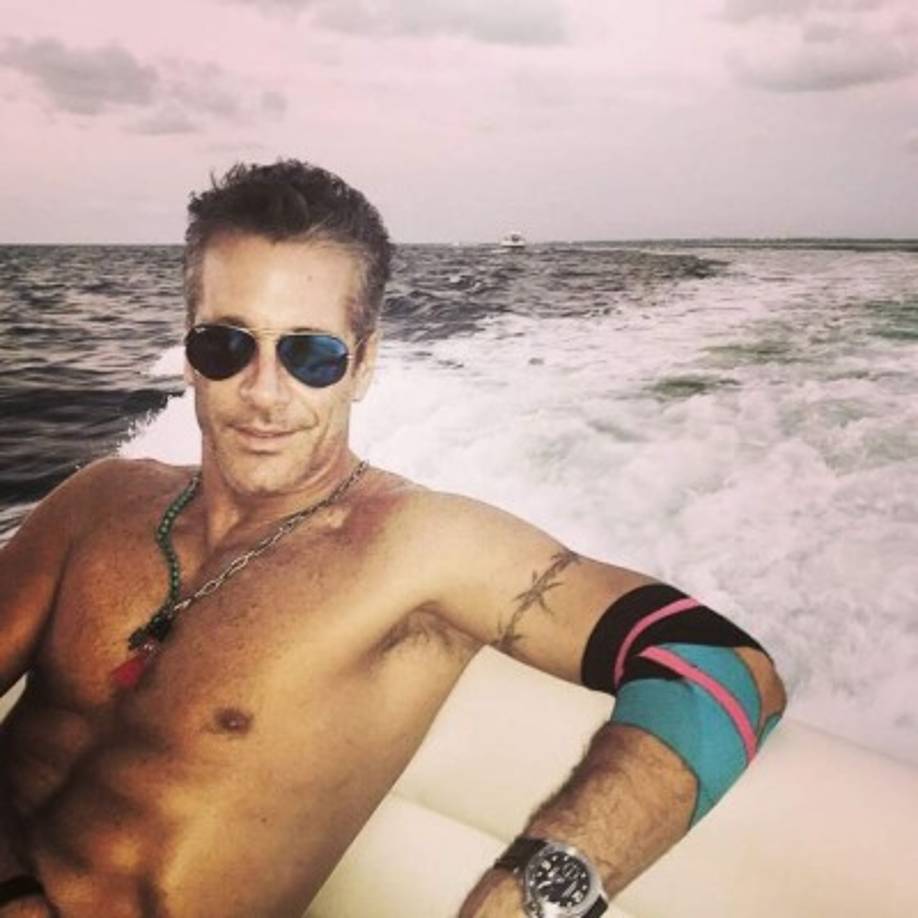 Indignado, Fernando Carrillo negó haber acosado a su bailarina de ShowMatch y ella minimizó el incidente.