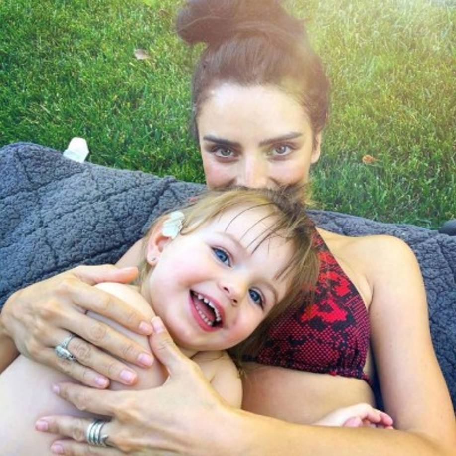 La madre de Kailani, de dos años, también cuida su dieta, 'Cuando dejé de comer carne me di cuenta de que mi salud mejoró', dijo Aislinn a la revista InStyle en 2015.