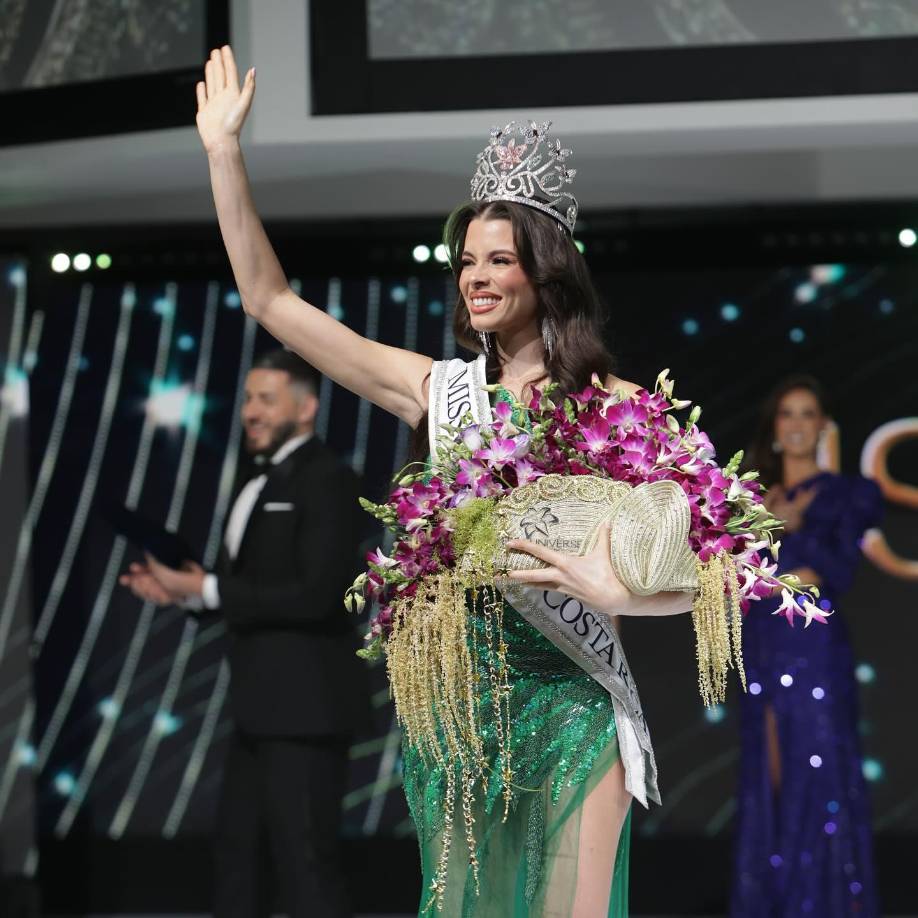 Elena Hidalgo se dedica a ser modelo profesional y mide 1.77 metros.